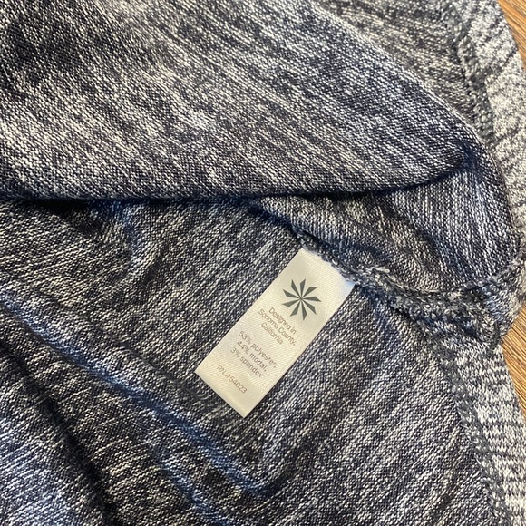ATHLETA Long Sleeve Top Sweater Side Slits Thumbholes EUC - Picture 5 of 5